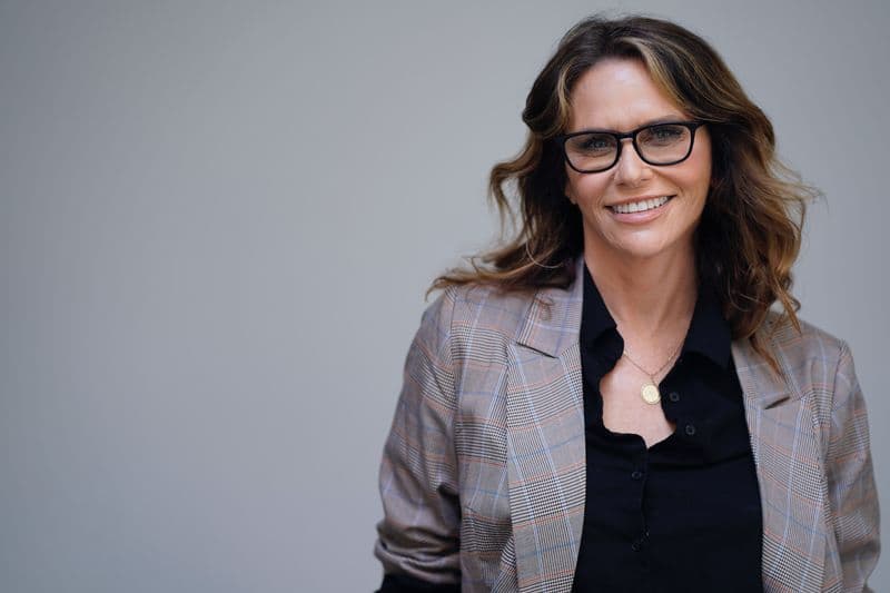 3810 - Amy Landecker